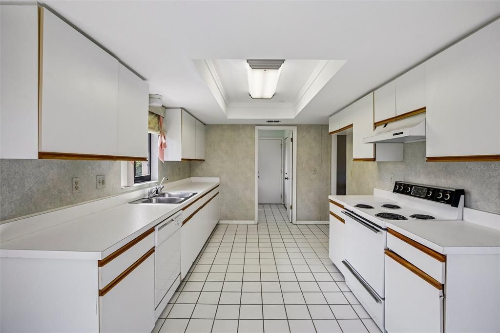 На продажу: $170,000 (2 спален, 2 ванн, 1751 Квадратных фут)
