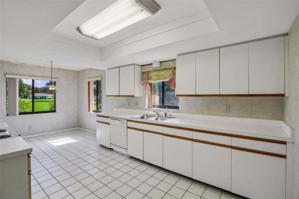 На продажу: $170,000 (2 спален, 2 ванн, 1751 Квадратных фут)