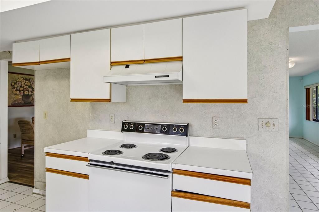 На продажу: $170,000 (2 спален, 2 ванн, 1751 Квадратных фут)
