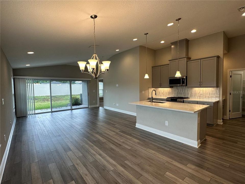 For Rent: $2,550 (3 beds, 2 baths, 1518 Square Feet)