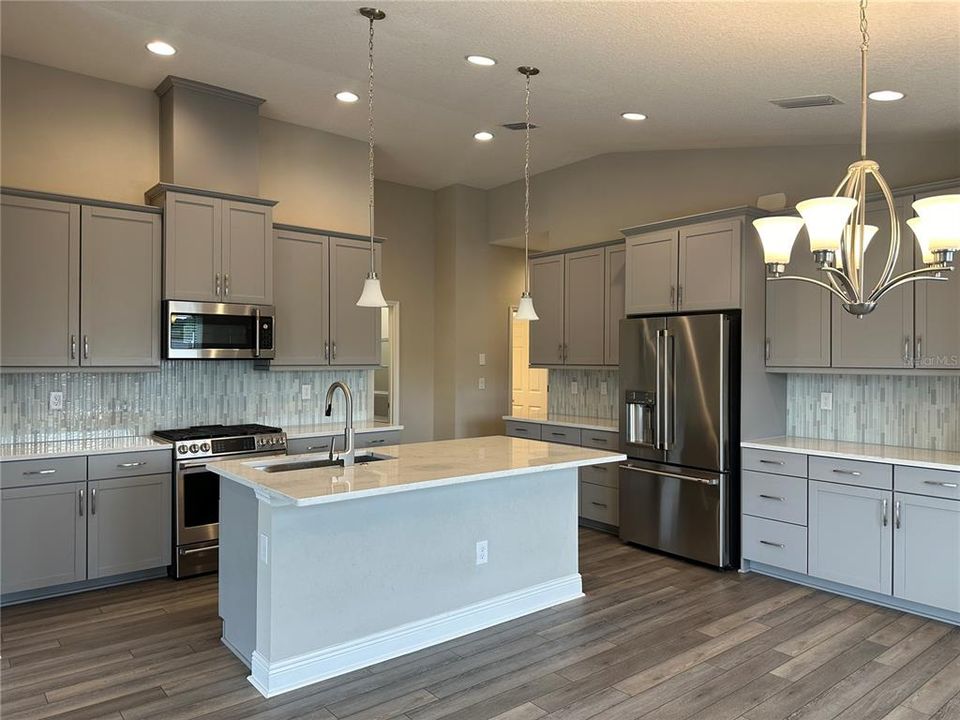 For Rent: $2,550 (3 beds, 2 baths, 1518 Square Feet)