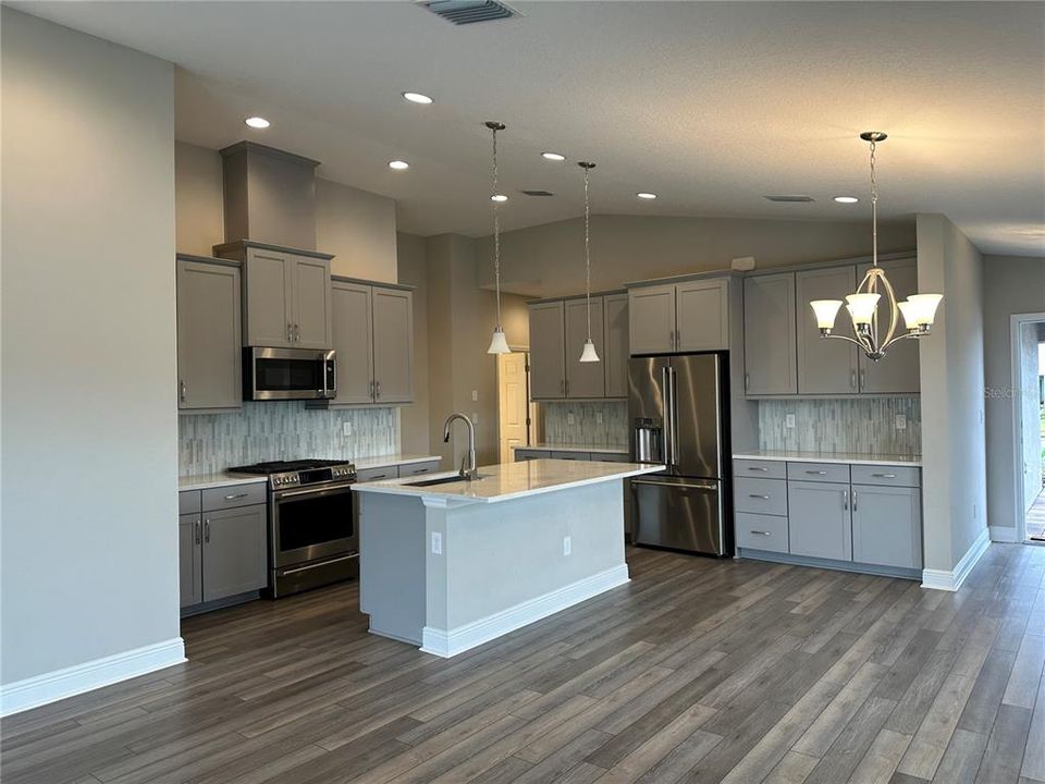 For Rent: $2,550 (3 beds, 2 baths, 1518 Square Feet)