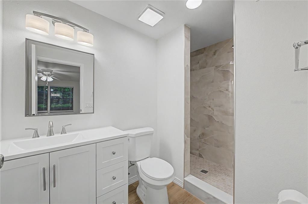 For Sale: $129,900 (2 beds, 2 baths, 915 Square Feet)