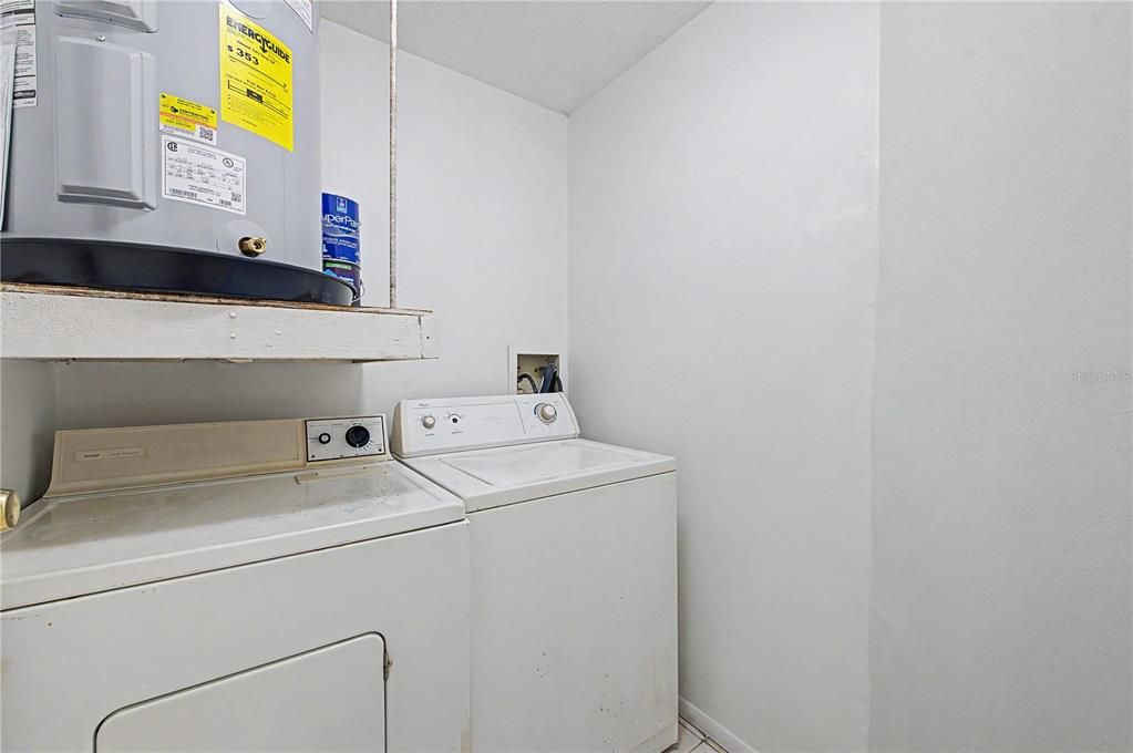 For Sale: $129,900 (2 beds, 2 baths, 915 Square Feet)