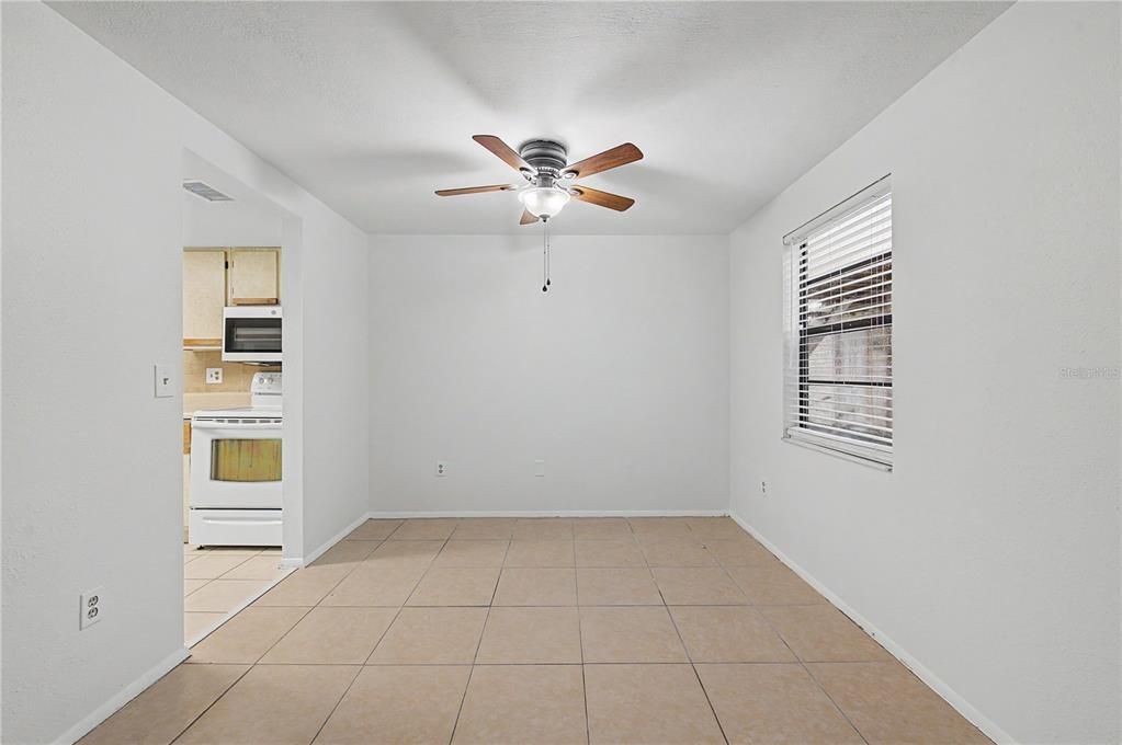 For Sale: $129,900 (2 beds, 2 baths, 915 Square Feet)