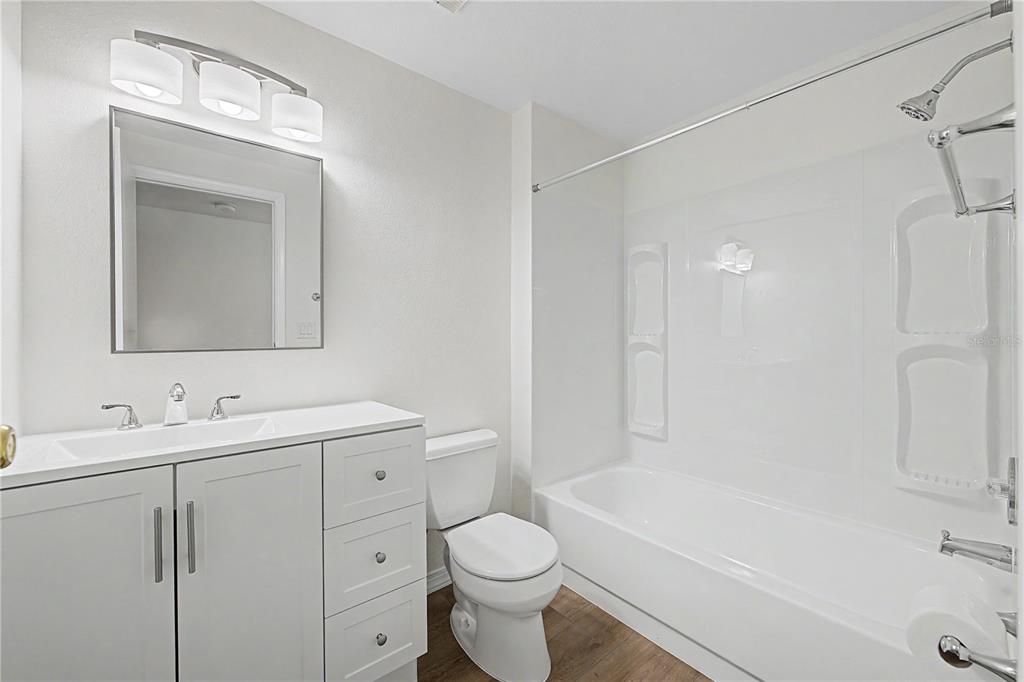For Sale: $129,900 (2 beds, 2 baths, 915 Square Feet)