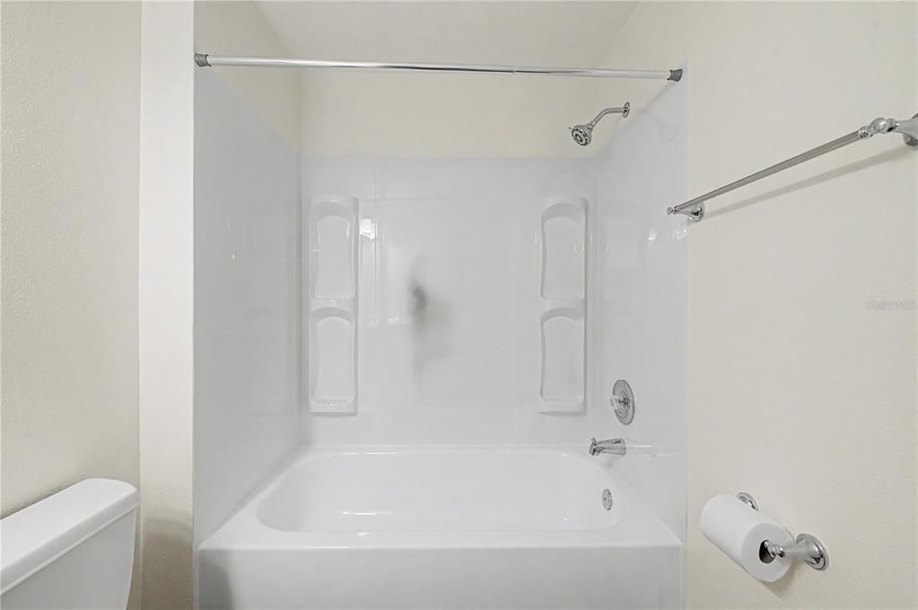 For Sale: $129,900 (2 beds, 2 baths, 915 Square Feet)