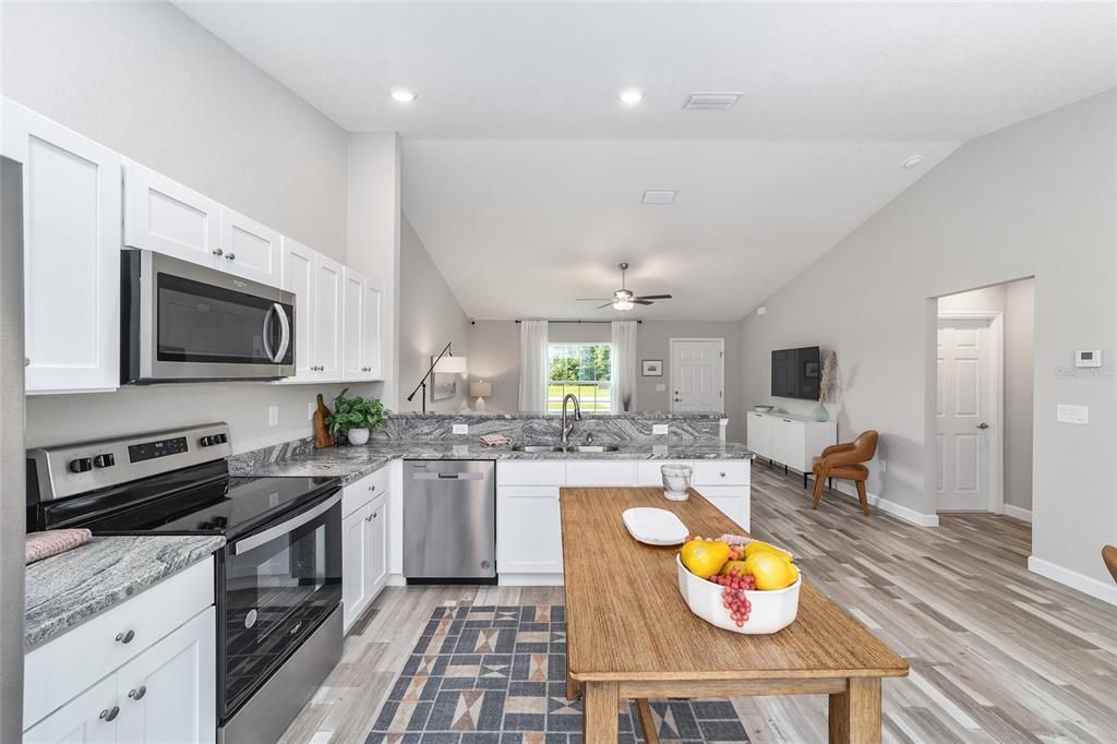 For Sale: $244,900 (3 beds, 2 baths, 1315 Square Feet)
