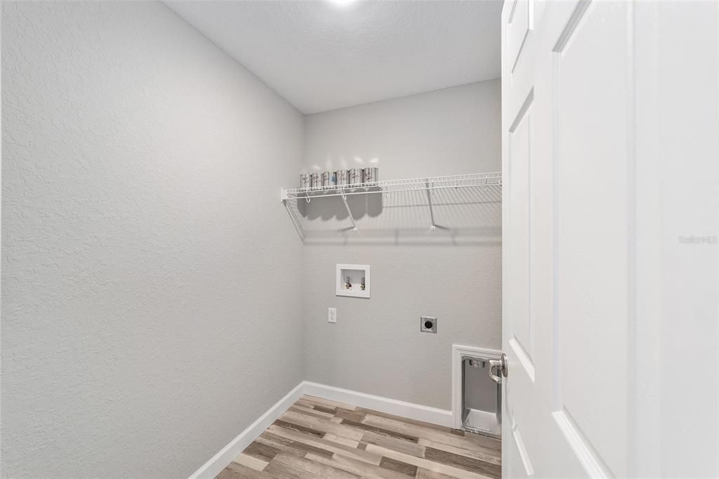 For Sale: $244,900 (3 beds, 2 baths, 1315 Square Feet)