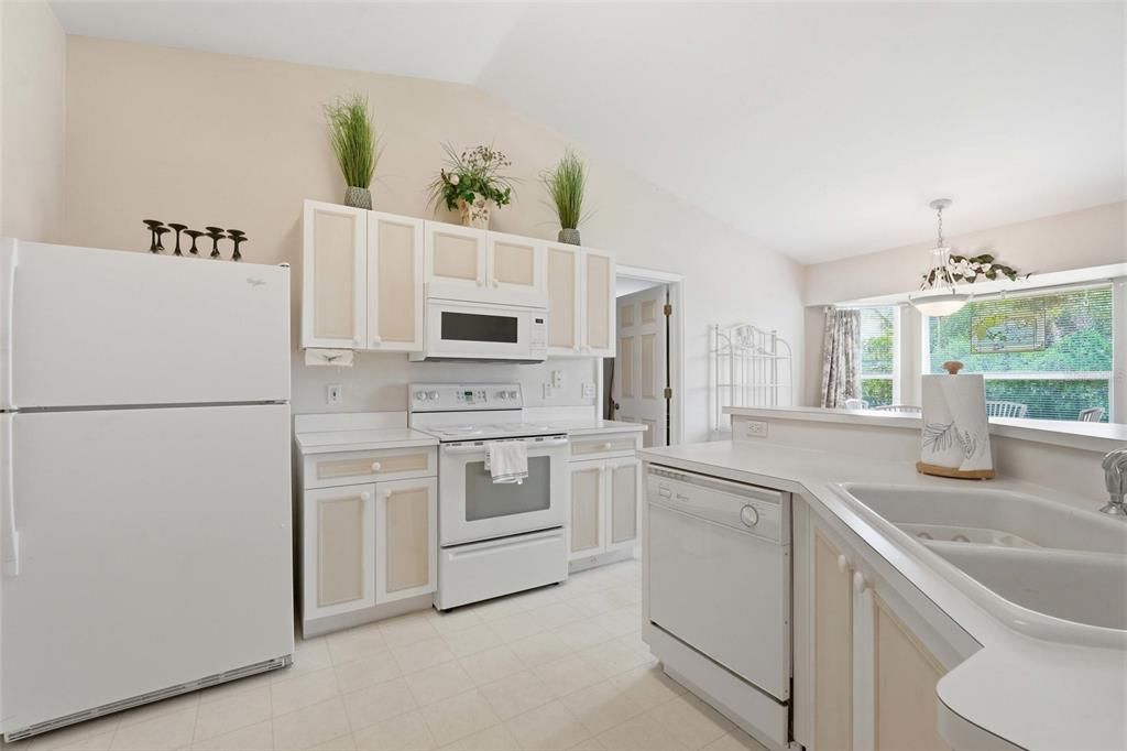 For Sale: $249,900 (3 beds, 2 baths, 1407 Square Feet)