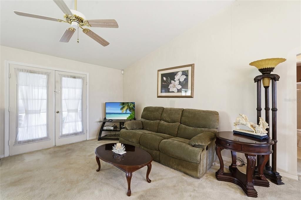 For Sale: $249,900 (3 beds, 2 baths, 1407 Square Feet)