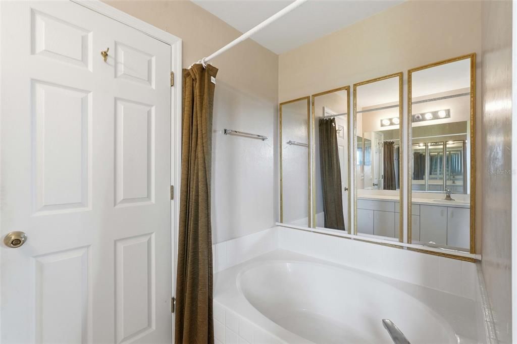For Sale: $249,900 (3 beds, 2 baths, 1407 Square Feet)