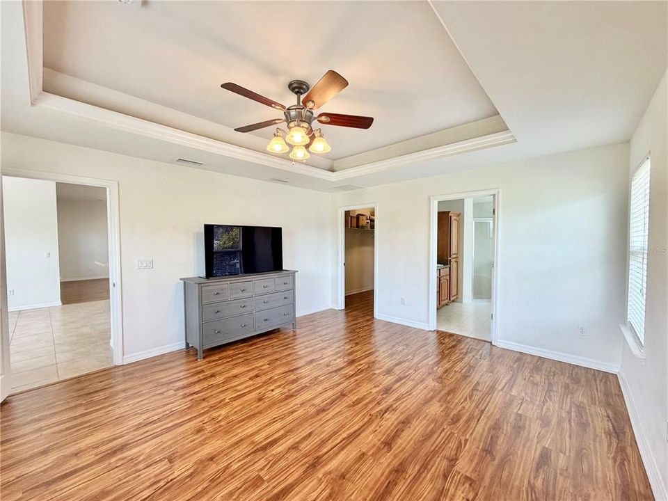 En Venta: $444,900 (4 camas, 2 baños, 2000 Pies cuadrados)