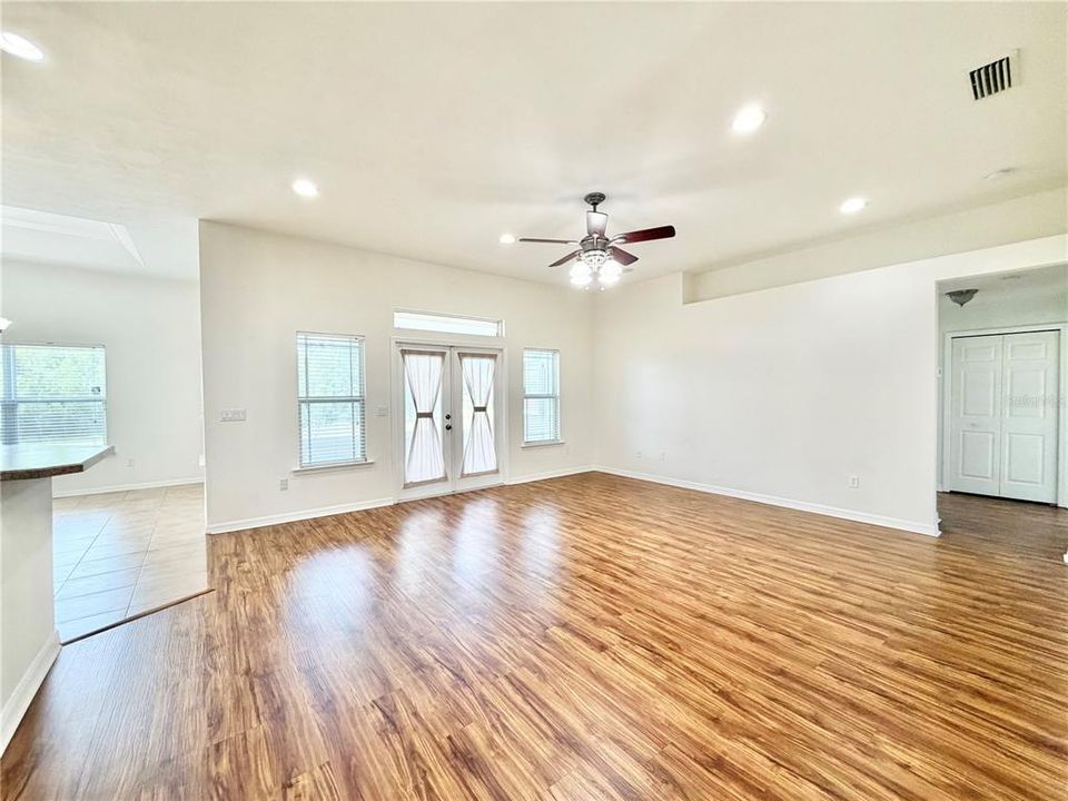 En Venta: $444,900 (4 camas, 2 baños, 2000 Pies cuadrados)