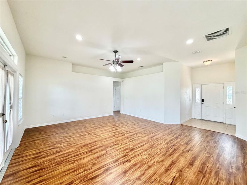En Venta: $444,900 (4 camas, 2 baños, 2000 Pies cuadrados)