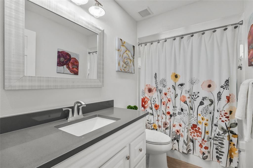 На продажу: $499,900 (2 спален, 2 ванн, 1348 Квадратных фут)