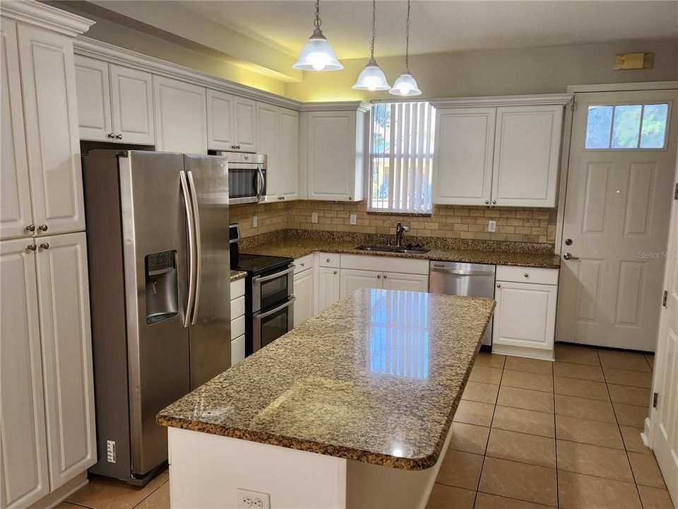 For Rent: $1,795 (2 beds, 2 baths, 1408 Square Feet)