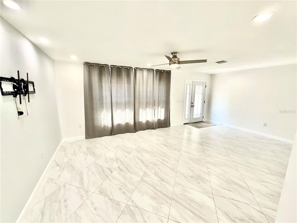 For Rent: $3,000 (3 beds, 2 baths, 1516 Square Feet)
