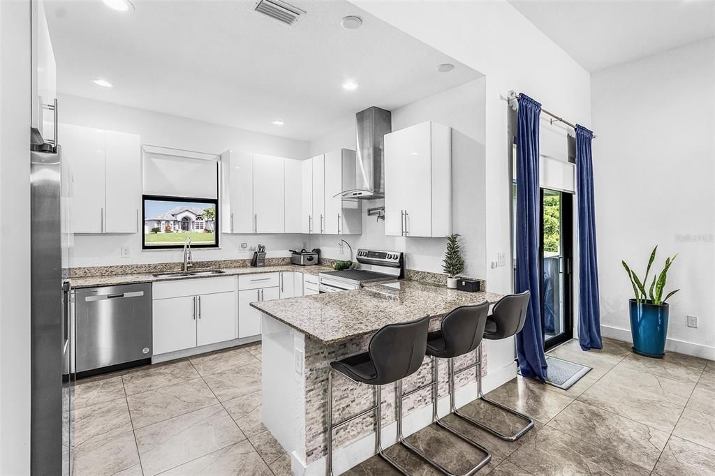For Sale: $549,999 (3 beds, 3 baths, 2041 Square Feet)