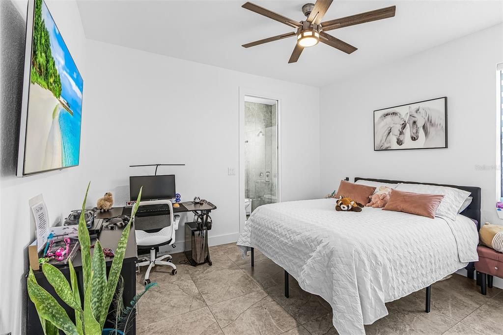 For Sale: $549,999 (3 beds, 3 baths, 2041 Square Feet)