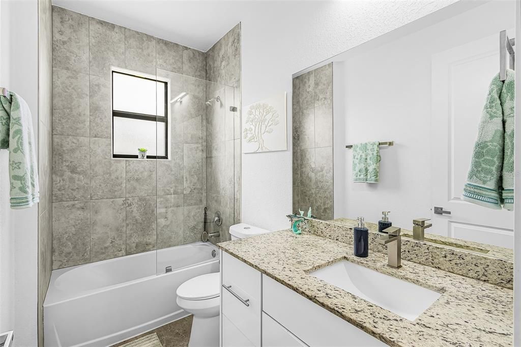For Sale: $549,999 (3 beds, 3 baths, 2041 Square Feet)