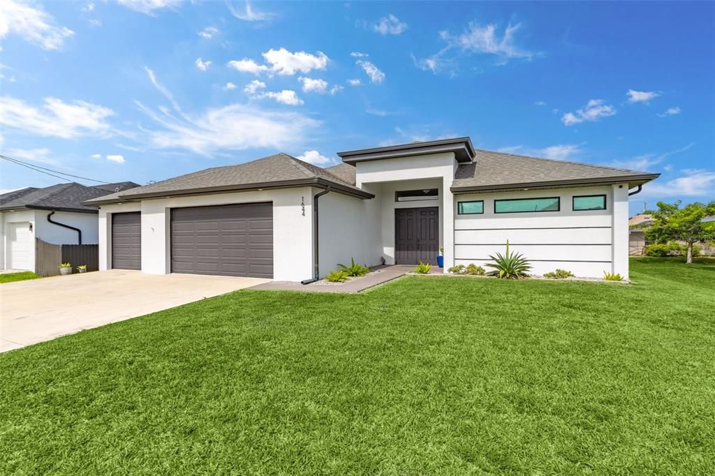 For Sale: $549,999 (3 beds, 3 baths, 2041 Square Feet)