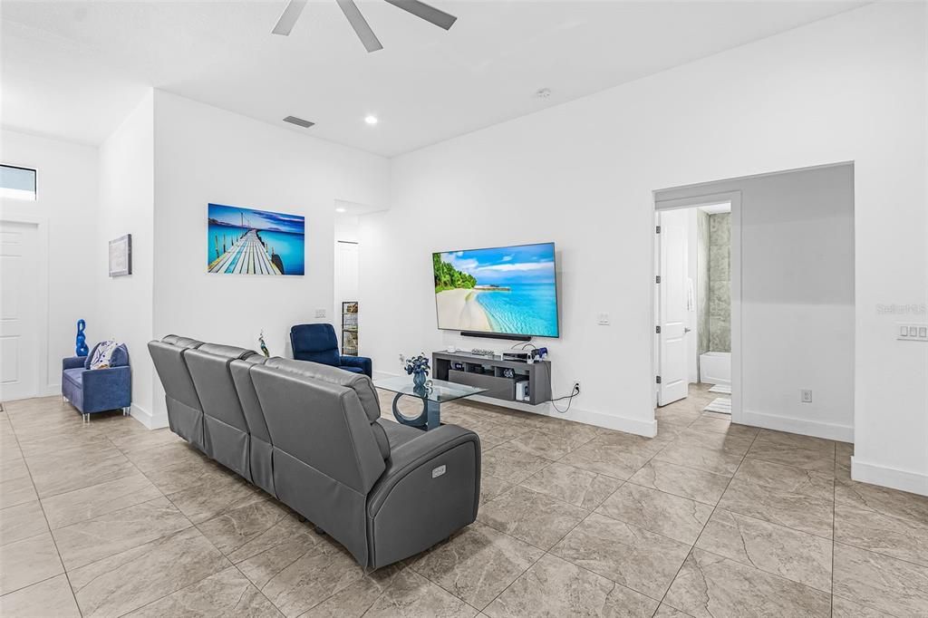 For Sale: $549,999 (3 beds, 3 baths, 2041 Square Feet)