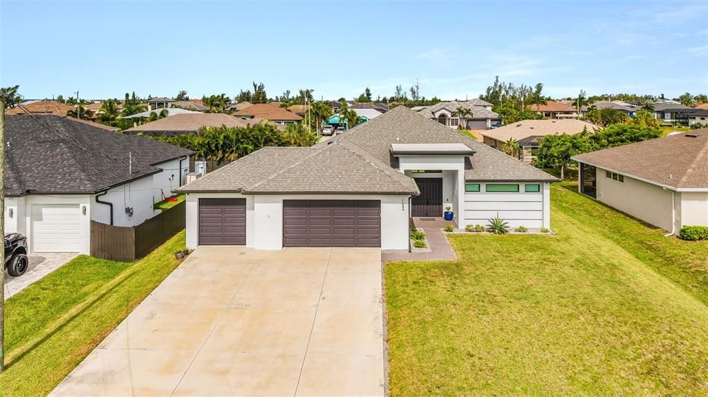 For Sale: $549,999 (3 beds, 3 baths, 2041 Square Feet)