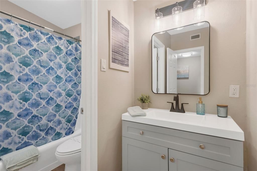 For Sale: $374,900 (3 beds, 2 baths, 1389 Square Feet)