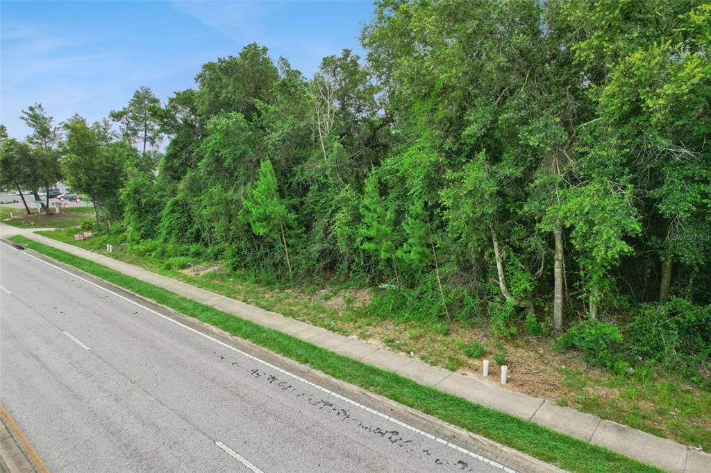 待售: $325,000 (0.69 acres)