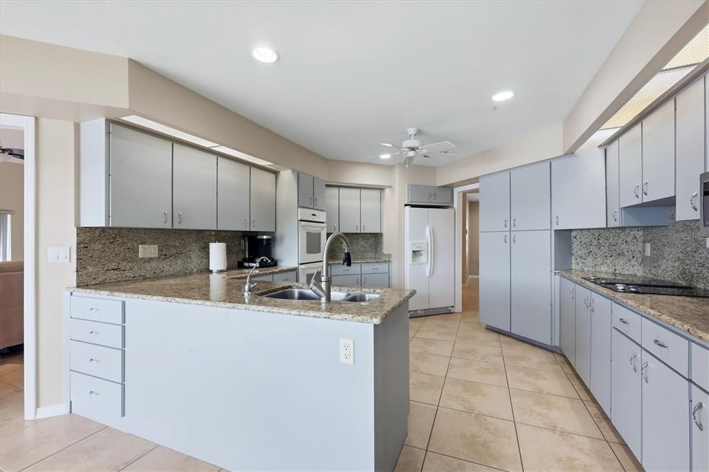 For Sale: $520,000 (3 beds, 3 baths, 2676 Square Feet)