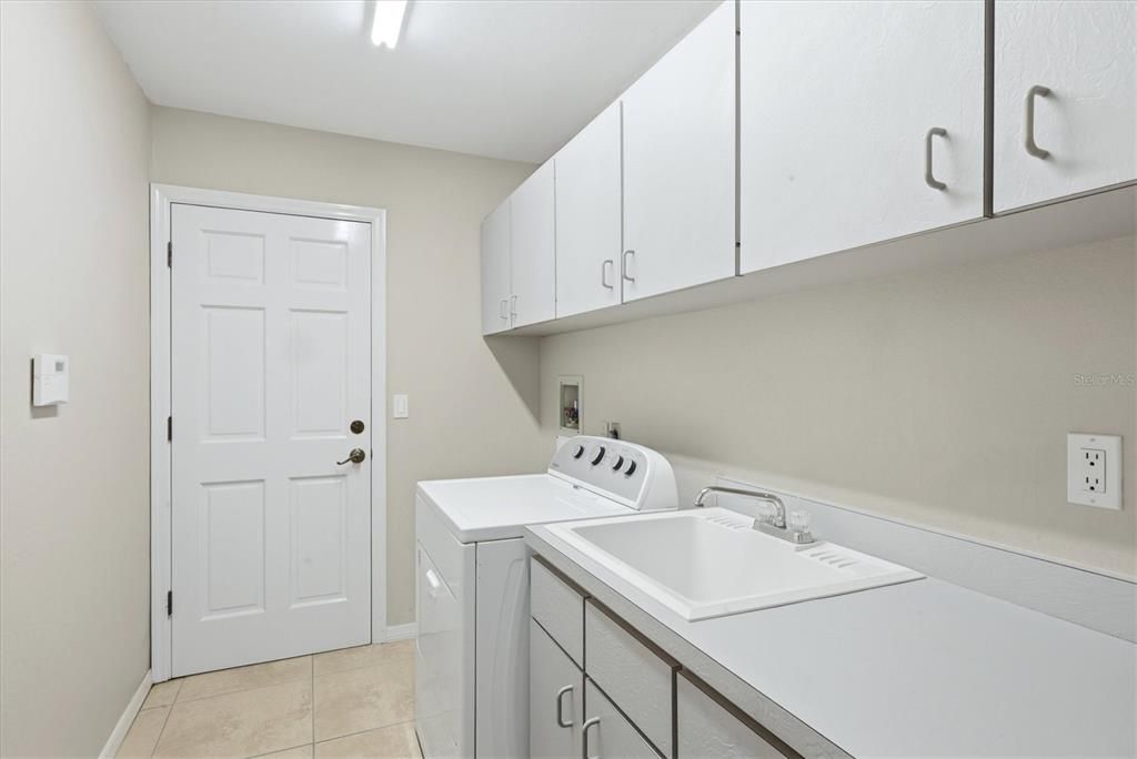 For Sale: $520,000 (3 beds, 3 baths, 2676 Square Feet)