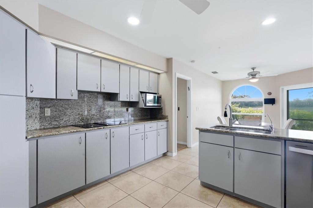 For Sale: $520,000 (3 beds, 3 baths, 2676 Square Feet)