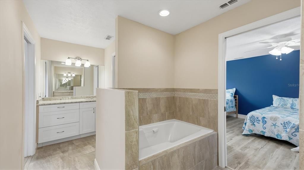 For Sale: $1,099,000 (5 beds, 4 baths, 4611 Square Feet)