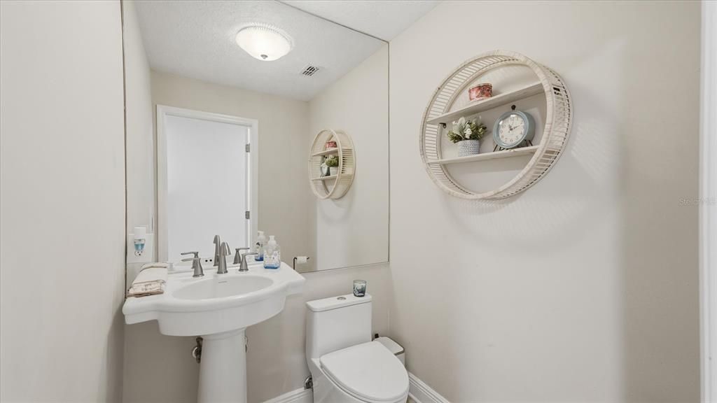 For Sale: $1,099,000 (5 beds, 4 baths, 4611 Square Feet)