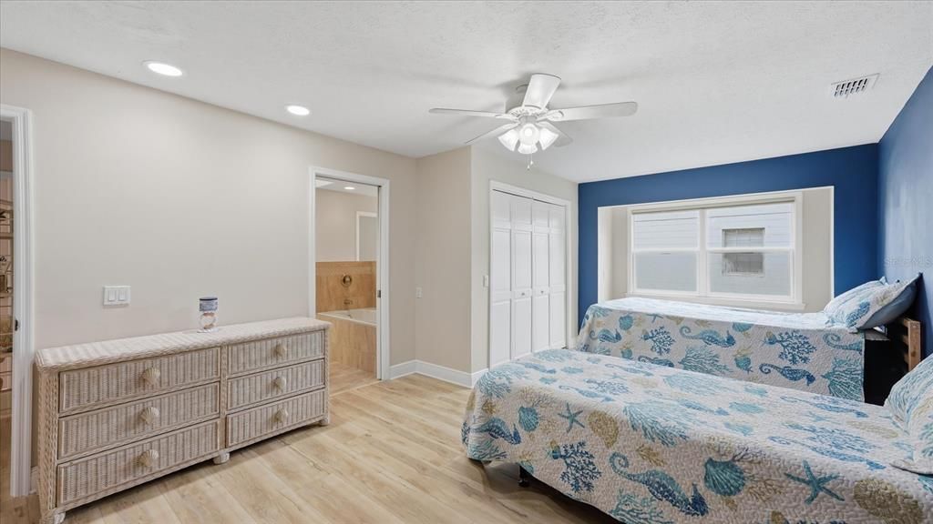For Sale: $1,099,000 (5 beds, 4 baths, 4611 Square Feet)
