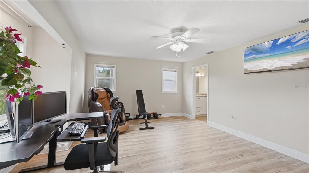 For Sale: $1,099,000 (5 beds, 4 baths, 4611 Square Feet)