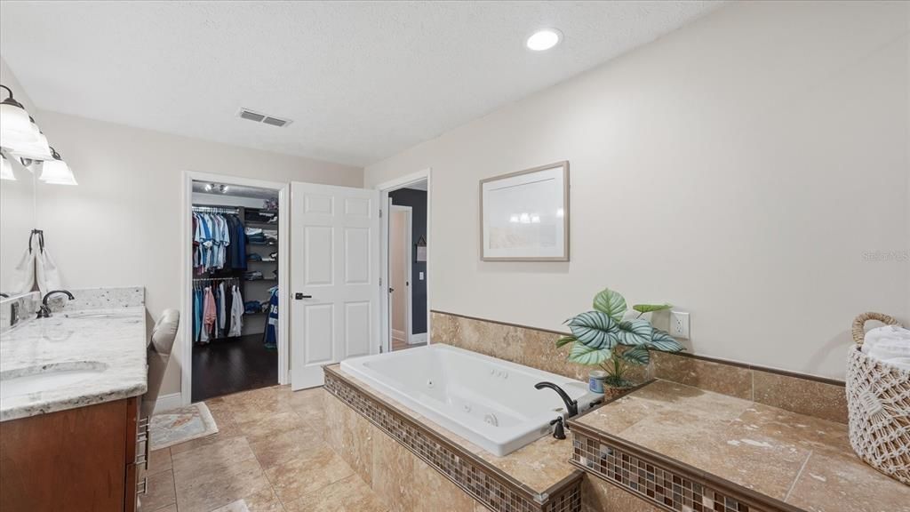 For Sale: $1,099,000 (5 beds, 4 baths, 4611 Square Feet)