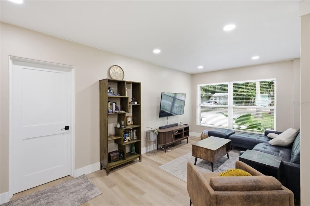 En Venta: $535,000 (4 camas, 3 baños, 1544 Pies cuadrados)