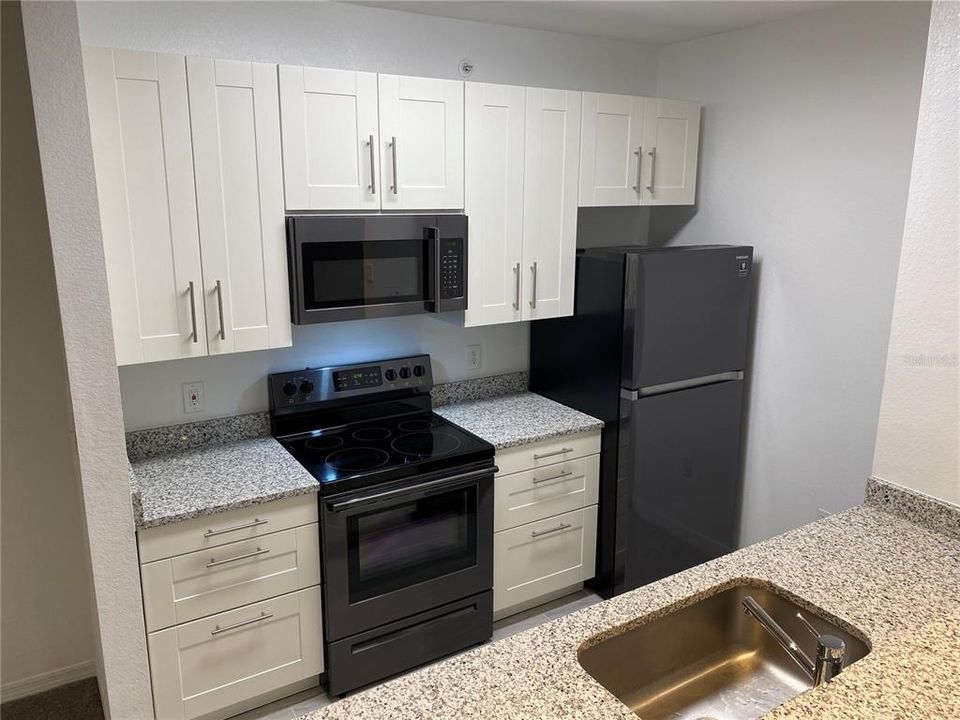 For Sale: $159,000 (1 beds, 1 baths, 734 Square Feet)