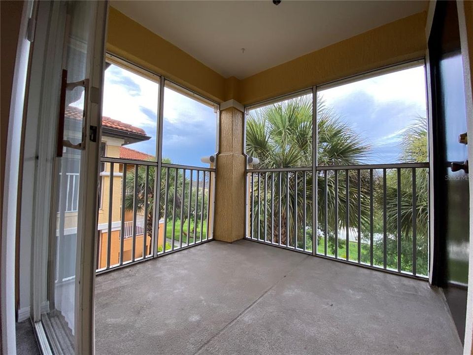 For Sale: $159,000 (1 beds, 1 baths, 734 Square Feet)