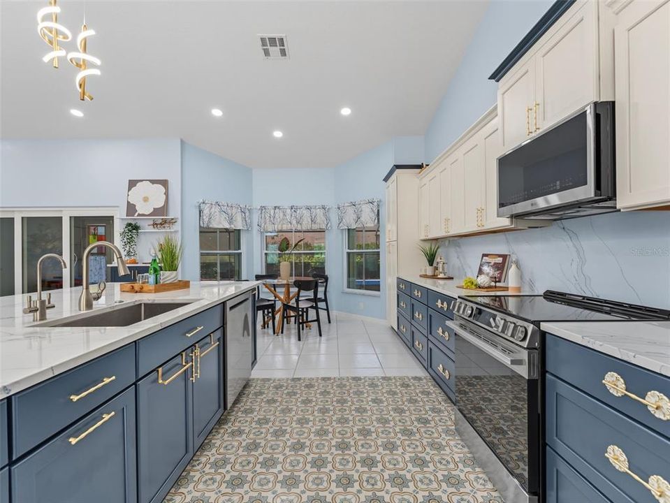 For Sale: $425,000 (3 beds, 2 baths, 2052 Square Feet)