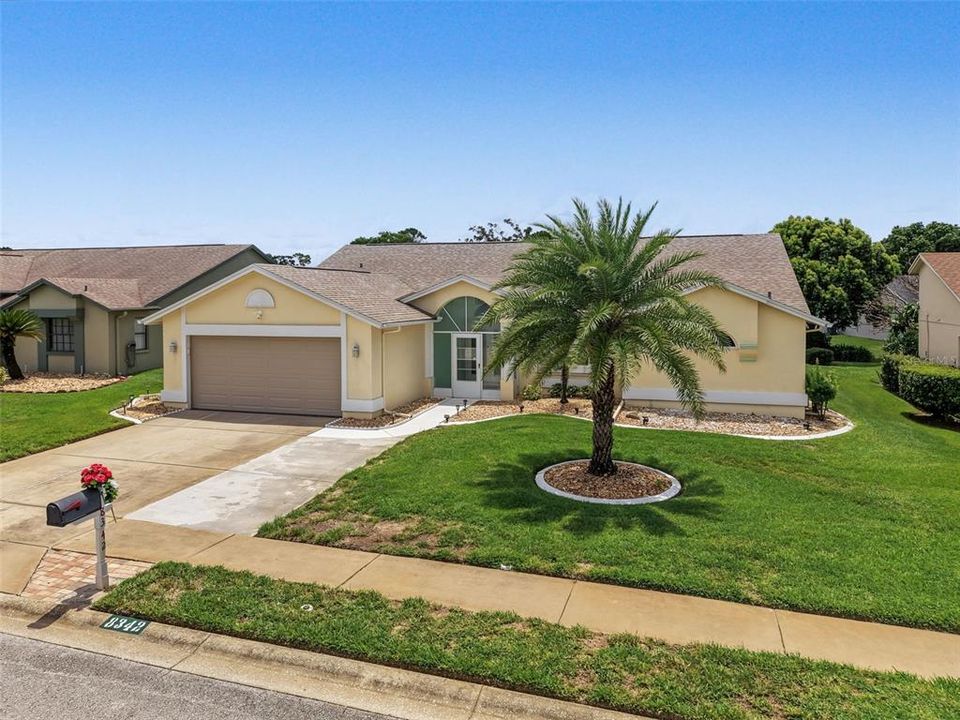 For Sale: $425,000 (3 beds, 2 baths, 2052 Square Feet)