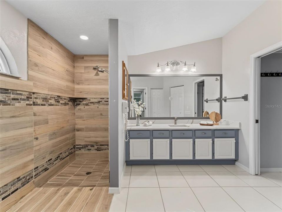 For Sale: $425,000 (3 beds, 2 baths, 2052 Square Feet)