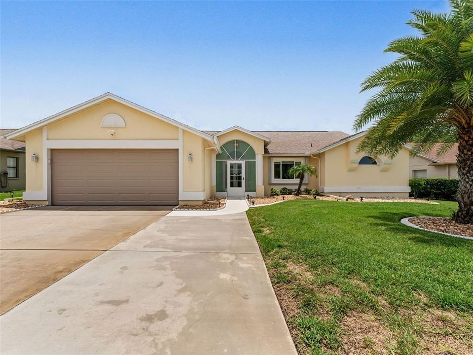 For Sale: $425,000 (3 beds, 2 baths, 2052 Square Feet)