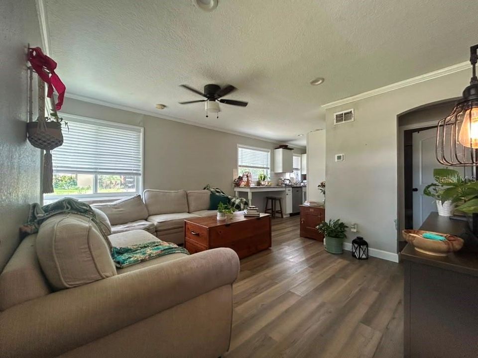 В аренду: $2,300 (3 спален, 1 ванн, 1035 Квадратных фут)