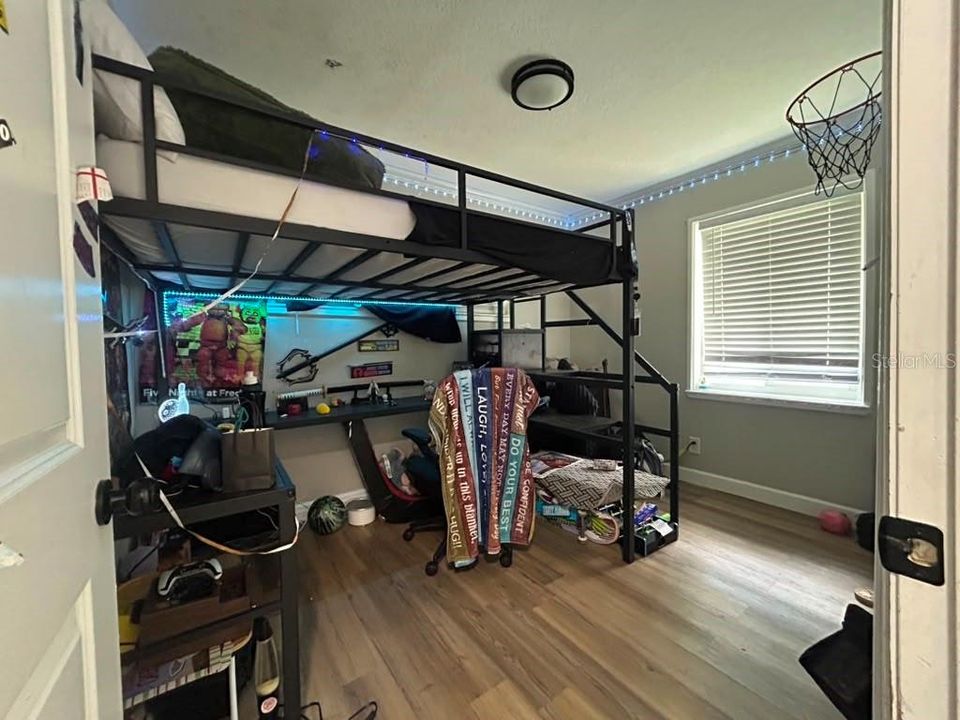 В аренду: $2,300 (3 спален, 1 ванн, 1035 Квадратных фут)