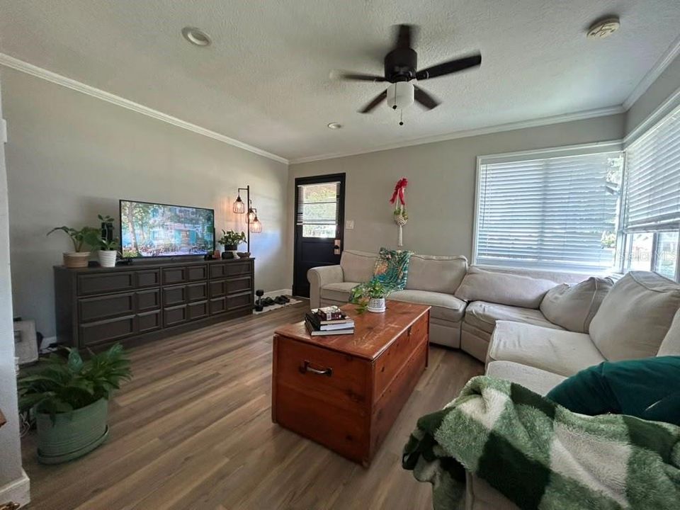 В аренду: $2,300 (3 спален, 1 ванн, 1035 Квадратных фут)