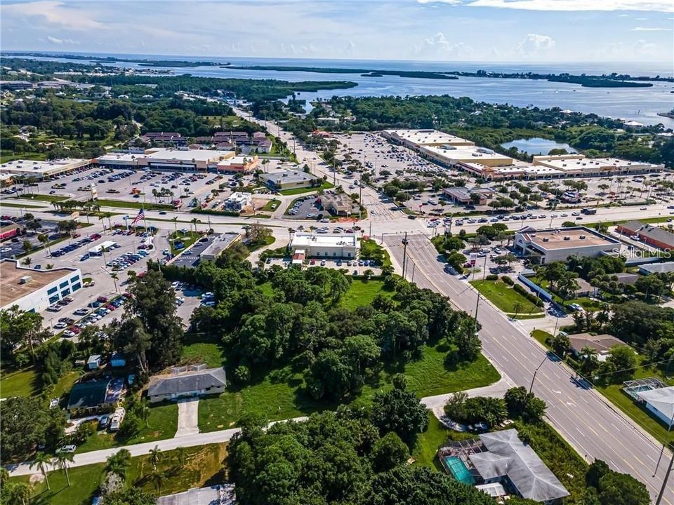 На продажу: $250,000 (0.90 acres)