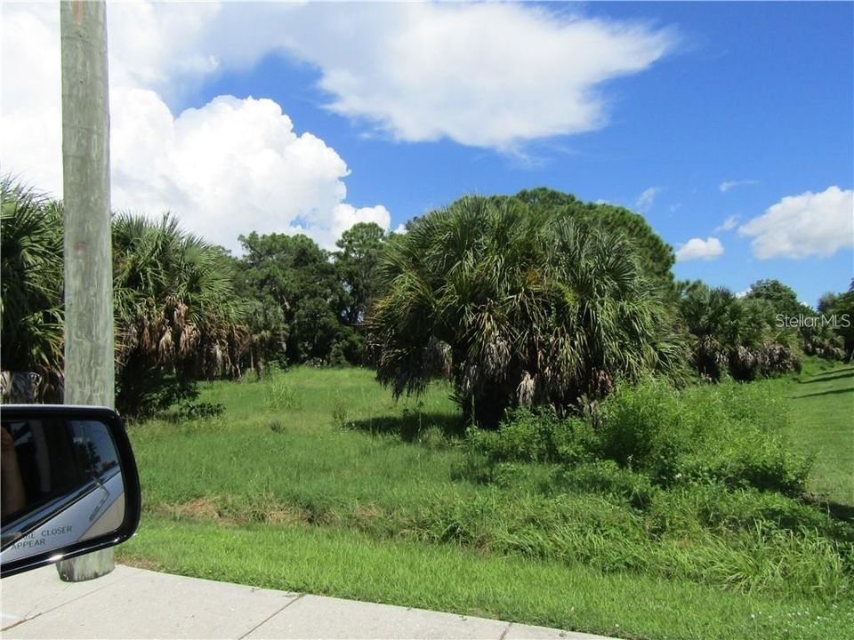 На продажу: $250,000 (0.90 acres)